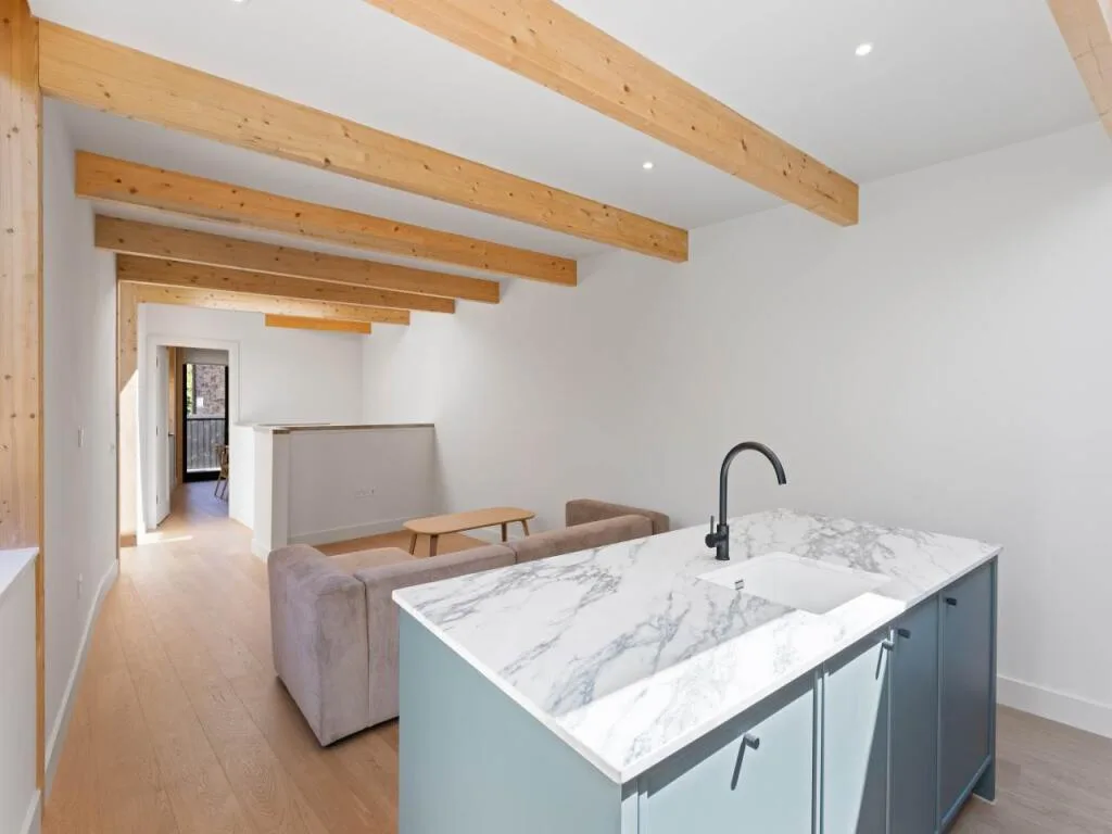 2 bedroom mews property for rent