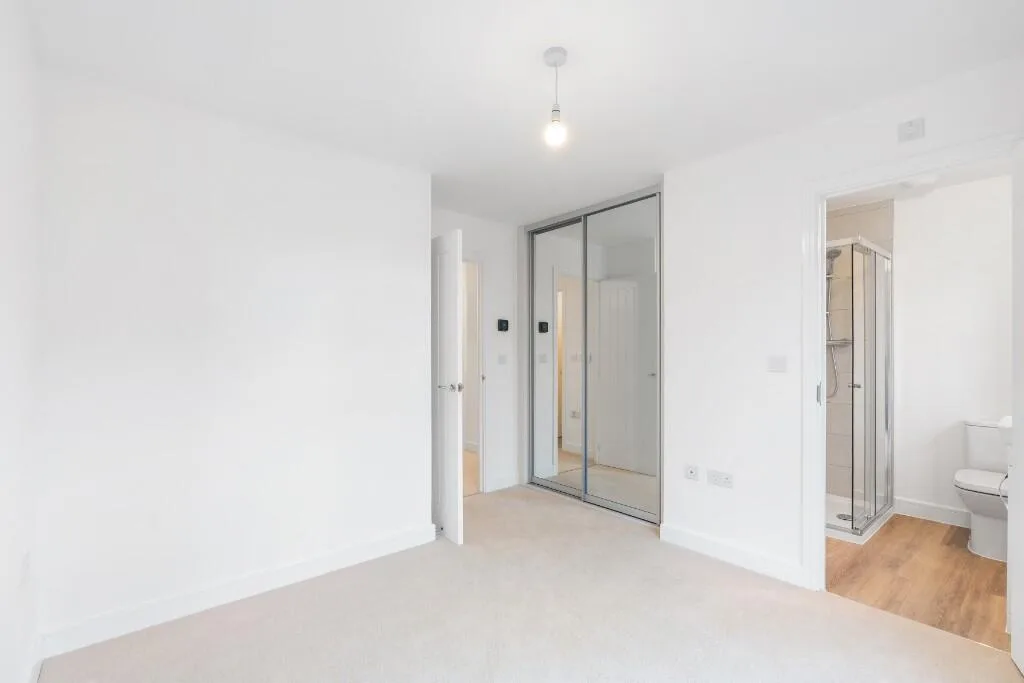 3 bedroom semi-detached house for rent