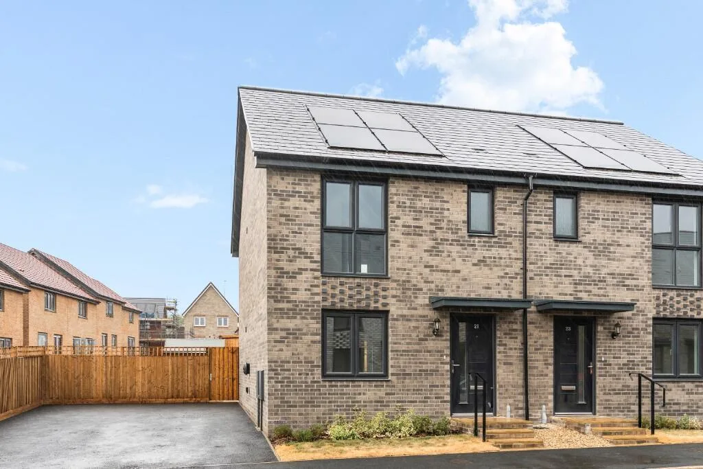 3 bedroom semi-detached house for rent