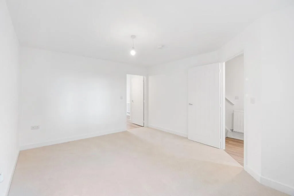 3 bedroom semi-detached house for rent