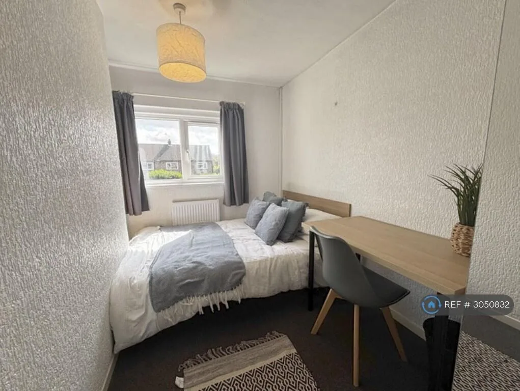 4 bedroom end of terrace house for rent