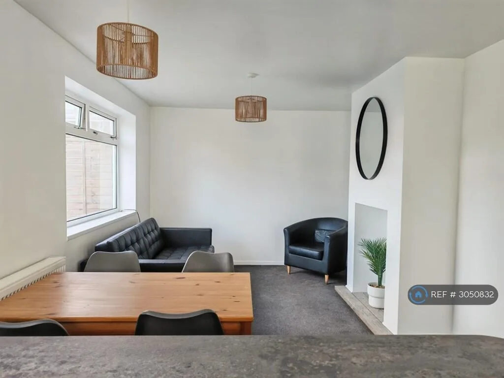 4 bedroom end of terrace house for rent