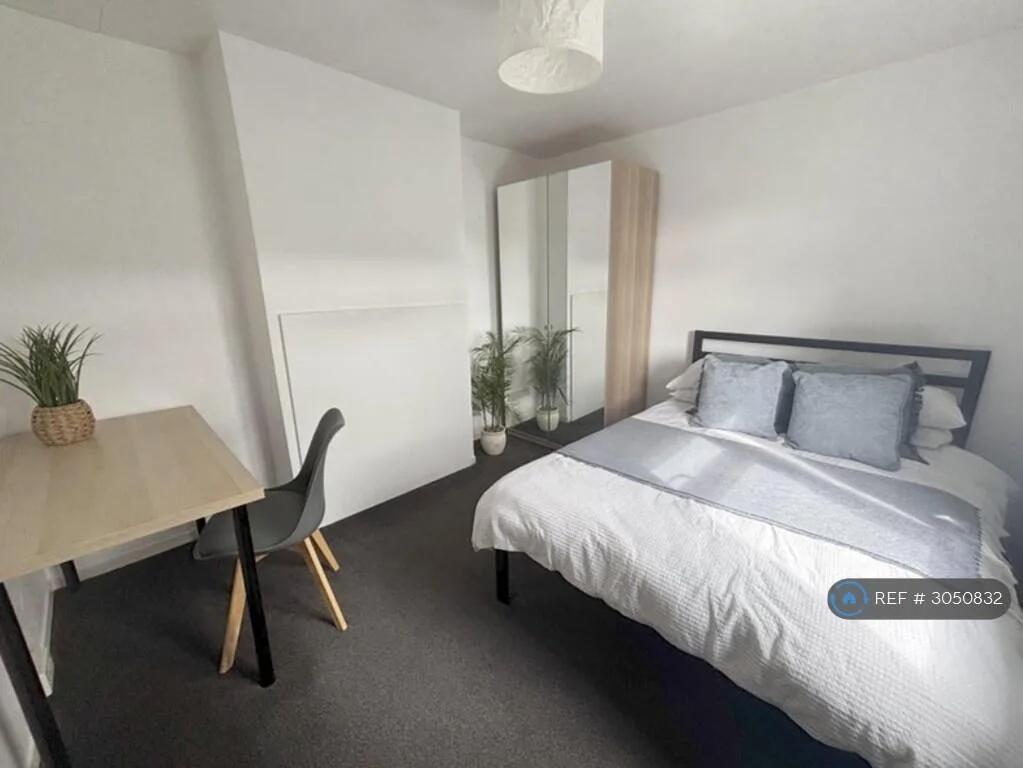 4 bedroom end of terrace house for rent