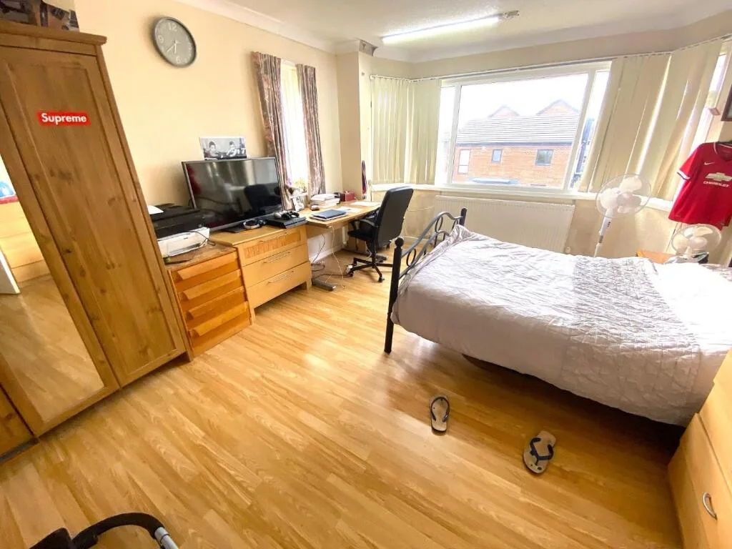 6 bedroom detached house for rent
