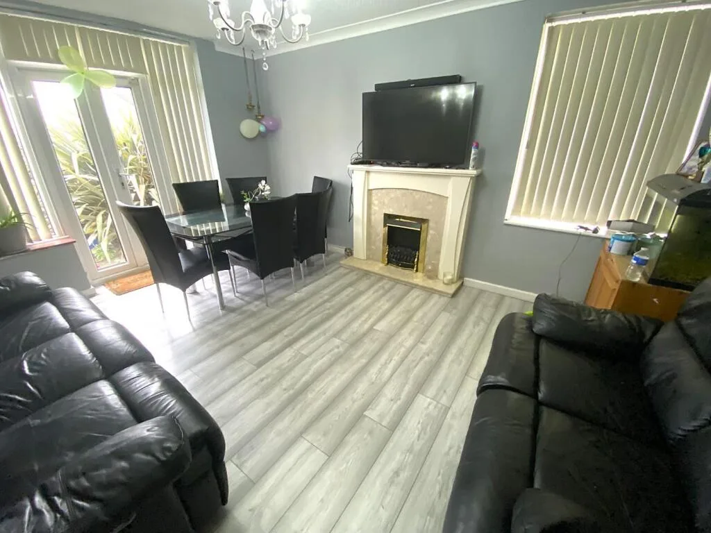 6 bedroom detached house for rent