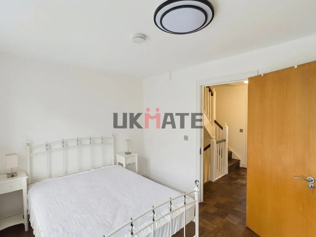 5 bedroom flat for rent