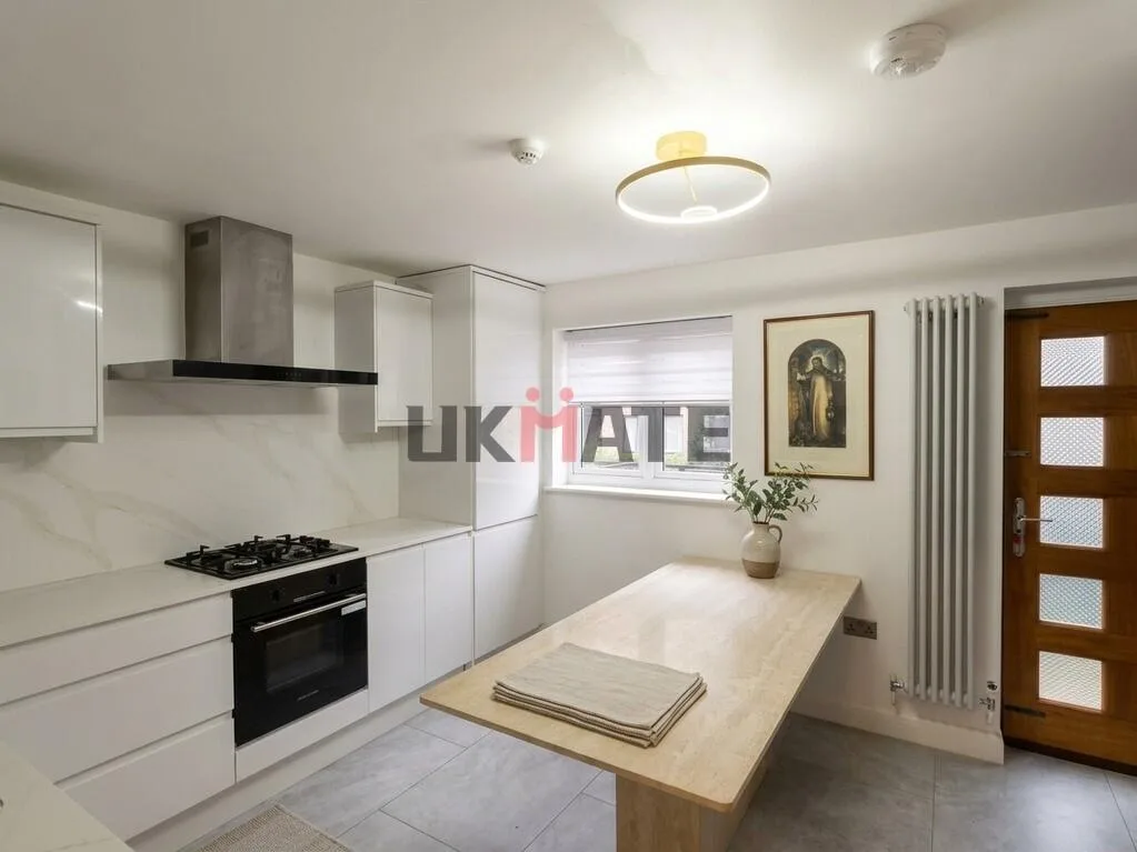 5 bedroom flat for rent