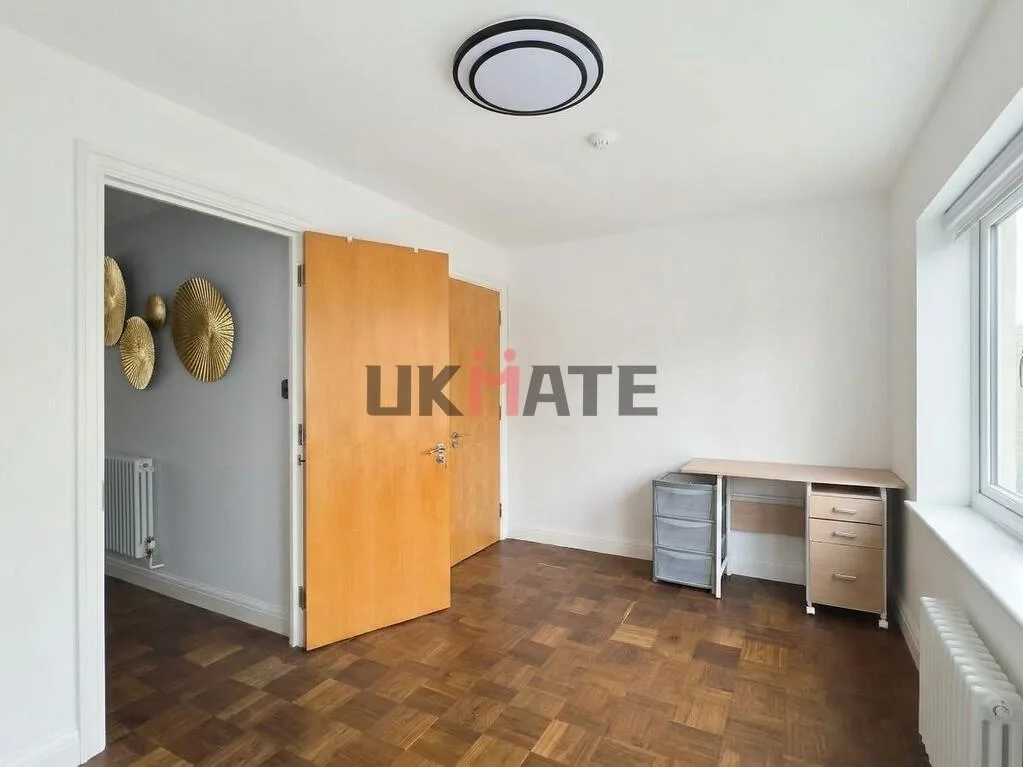 5 bedroom flat for rent