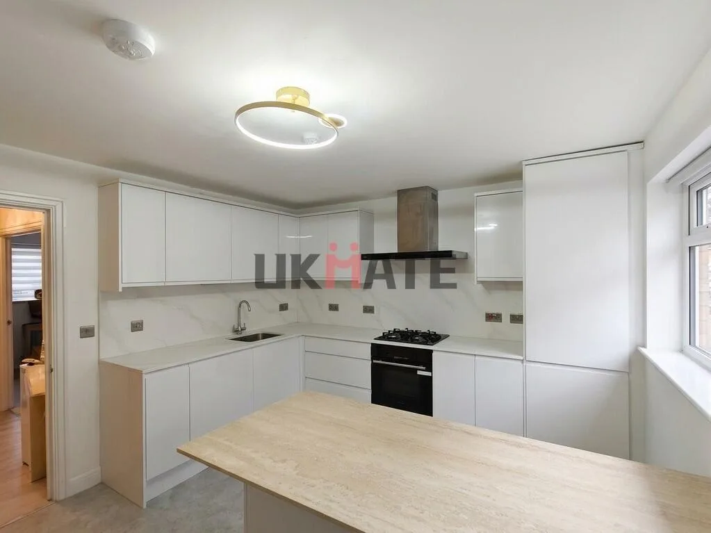 5 bedroom flat for rent
