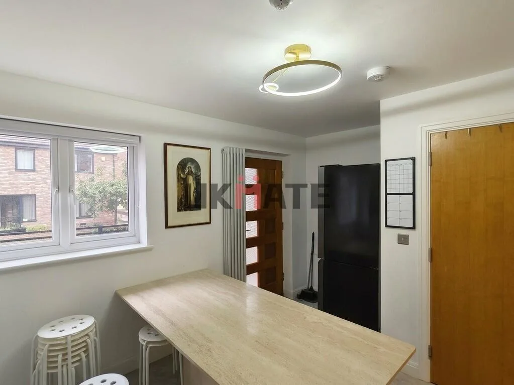 5 bedroom flat for rent