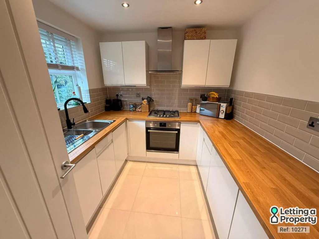 2 bedroom maisonette for rent