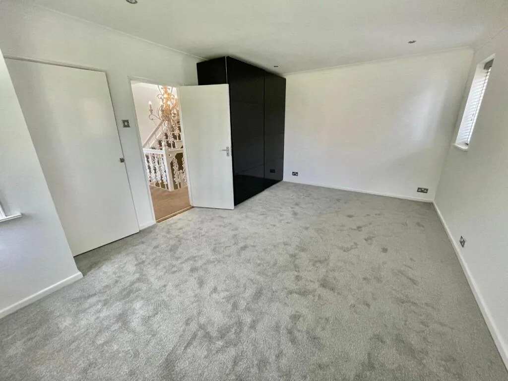 5 bedroom detached house for rent