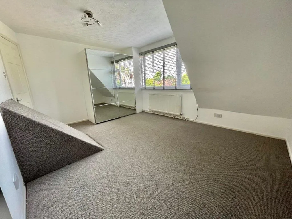 5 bedroom detached house for rent