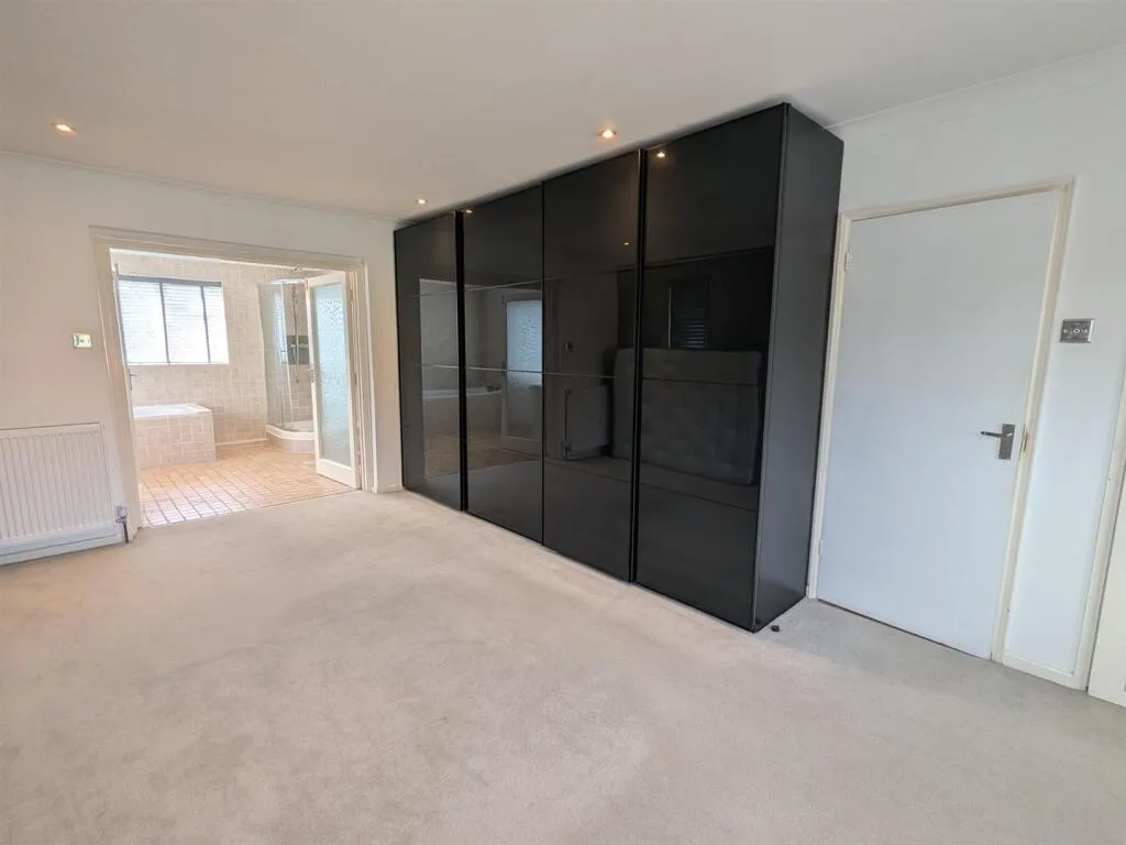 5 bedroom detached house for rent