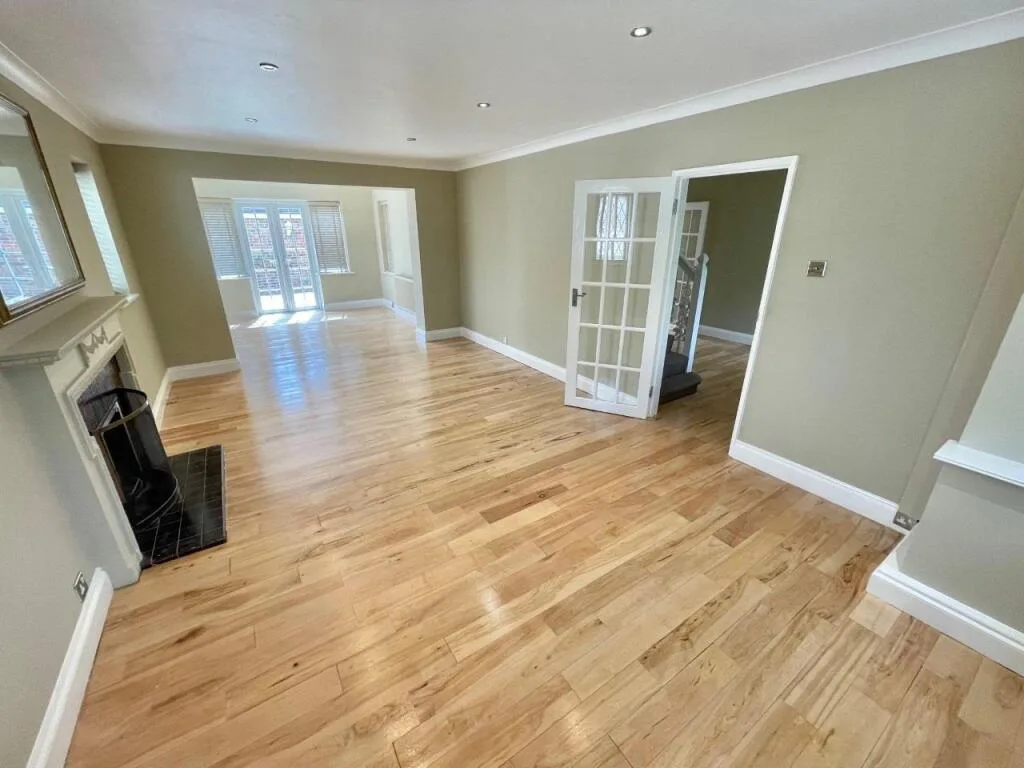 5 bedroom detached house for rent