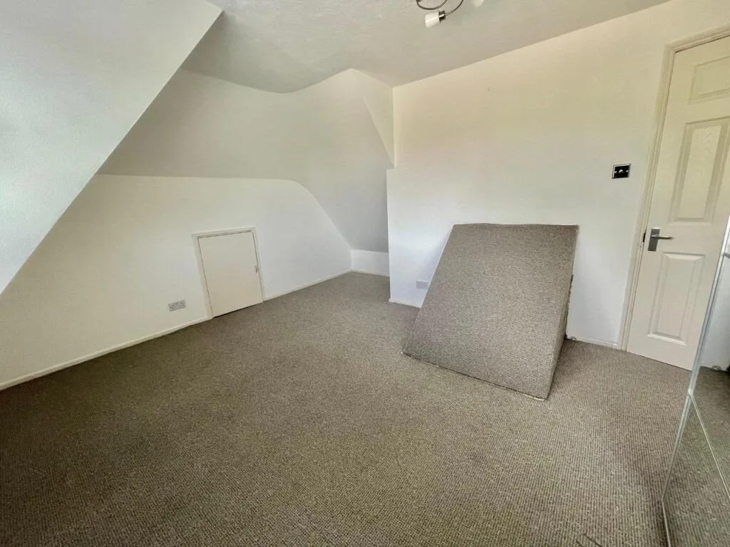 5 bedroom detached house for rent