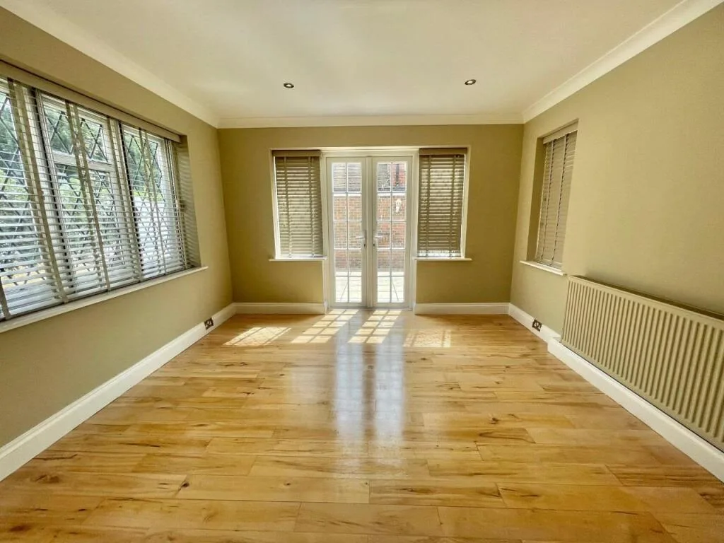 5 bedroom detached house for rent