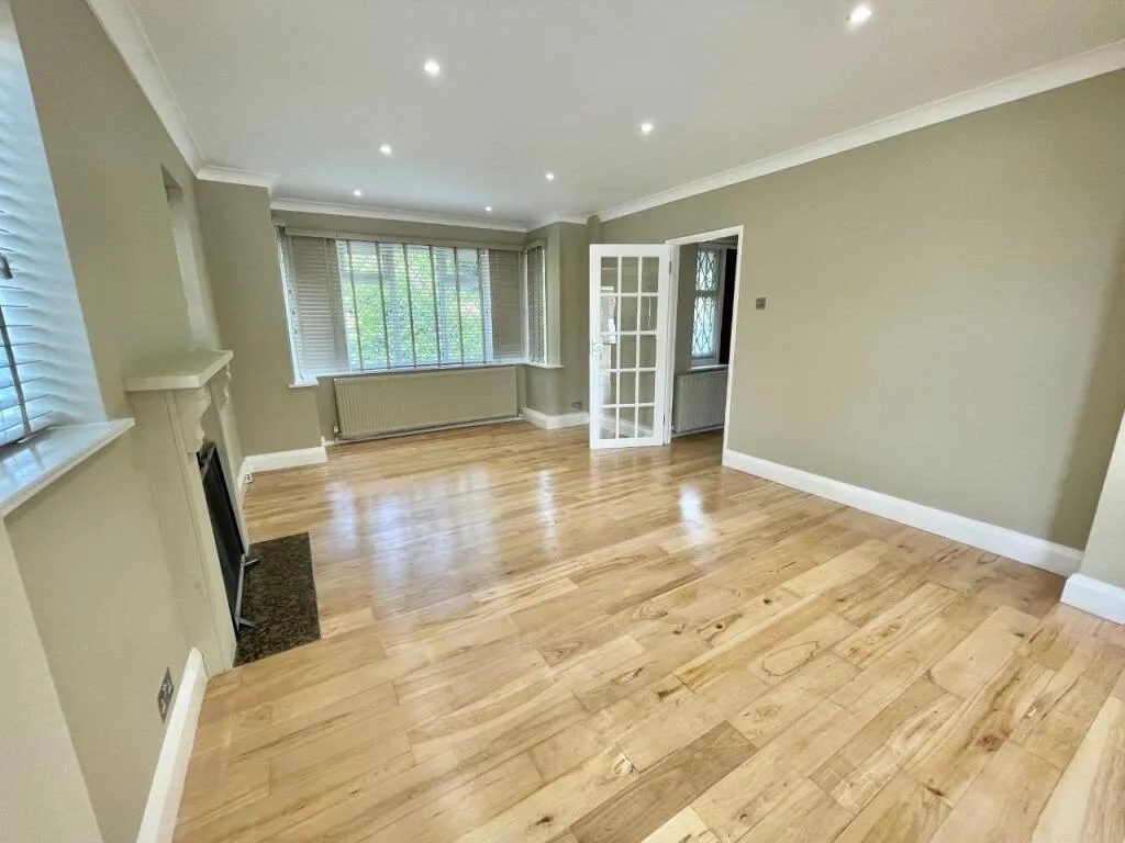 5 bedroom detached house for rent