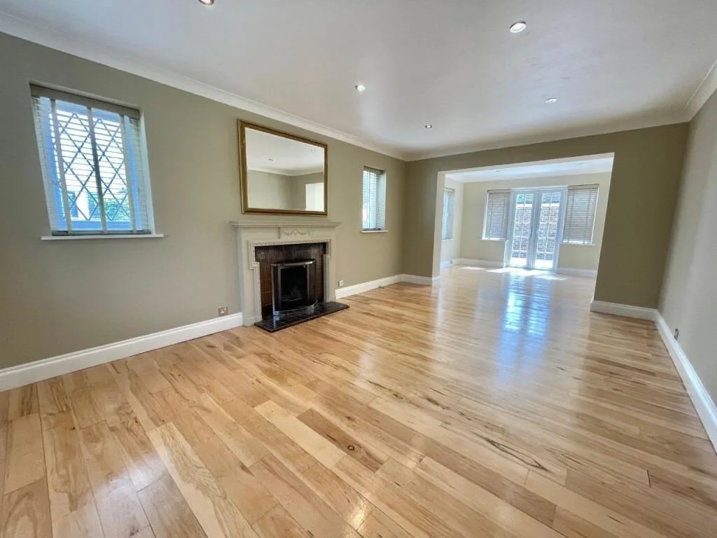 5 bedroom detached house for rent
