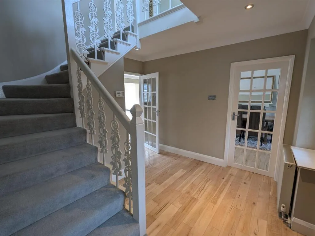 5 bedroom detached house for rent