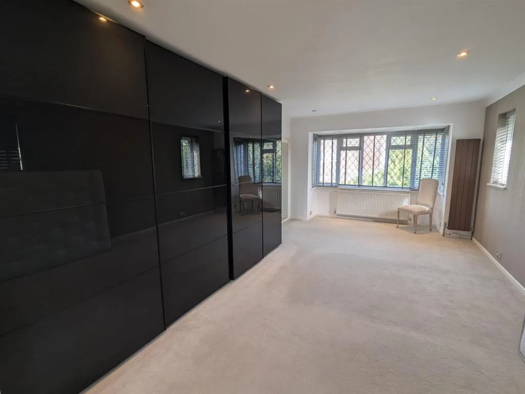5 bedroom detached house for rent