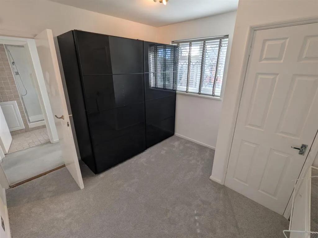 5 bedroom detached house for rent