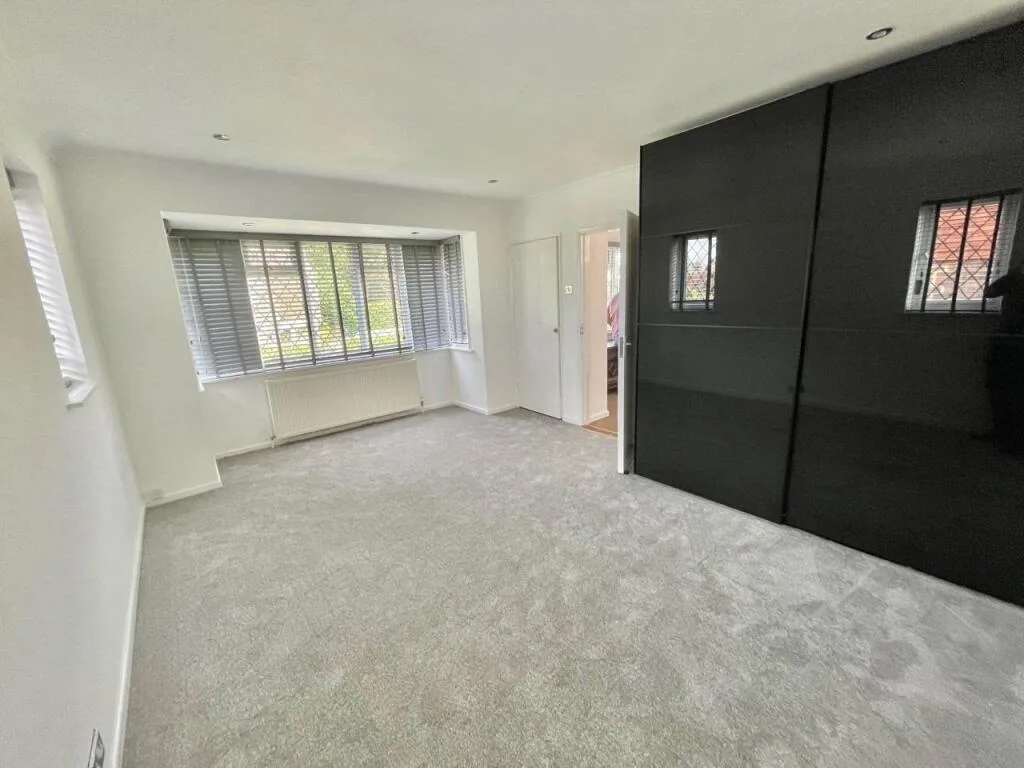 5 bedroom detached house for rent