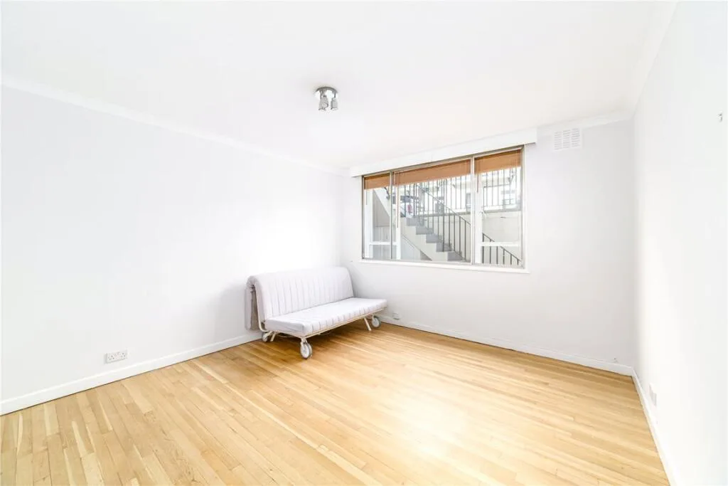 3 bedroom maisonette for rent