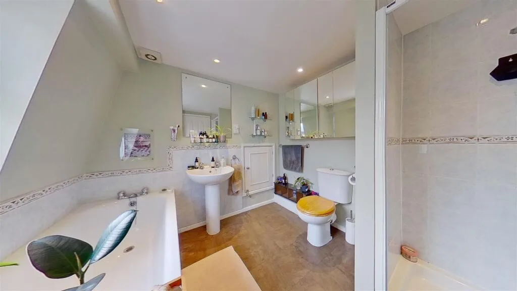 3 bedroom maisonette for rent