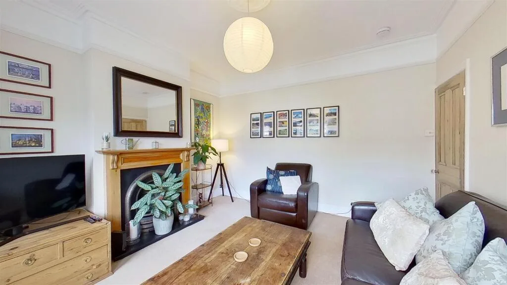 3 bedroom maisonette for rent