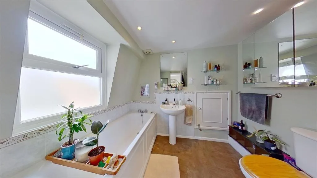 3 bedroom maisonette for rent