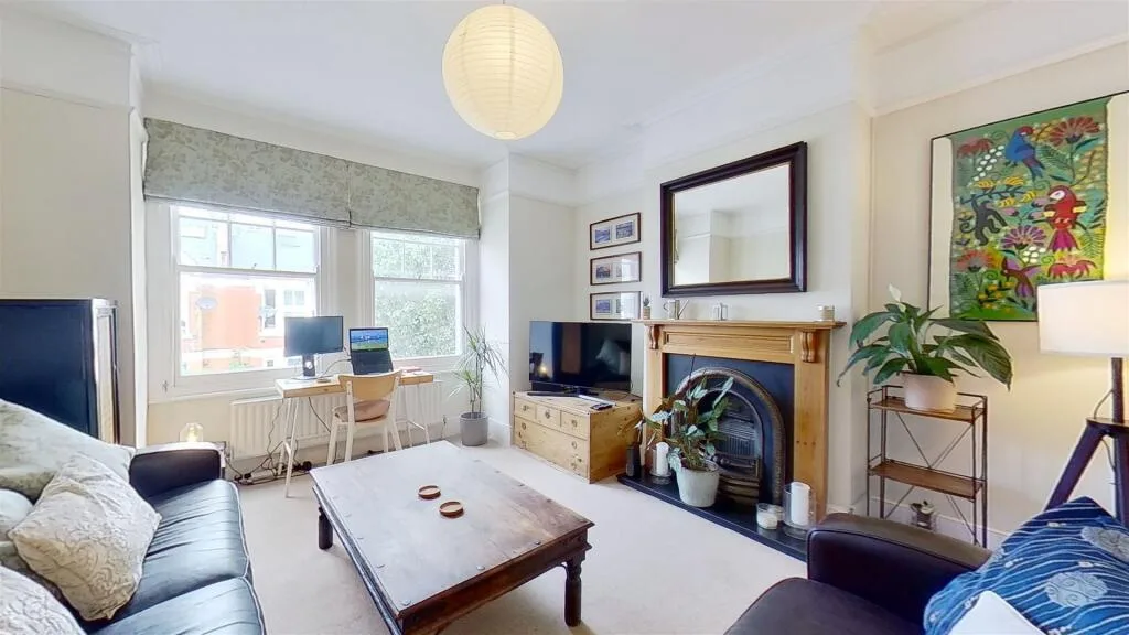 3 bedroom maisonette for rent
