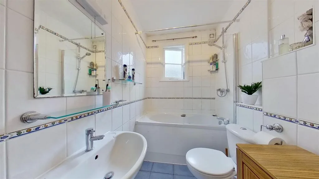 3 bedroom maisonette for rent