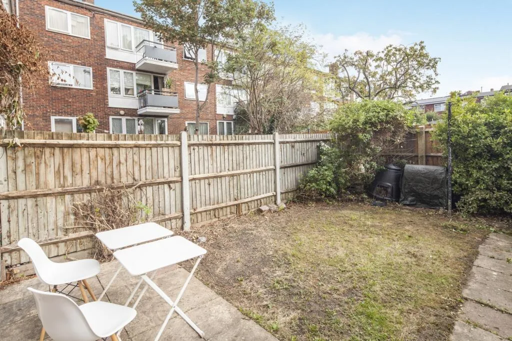 3 bedroom maisonette for rent