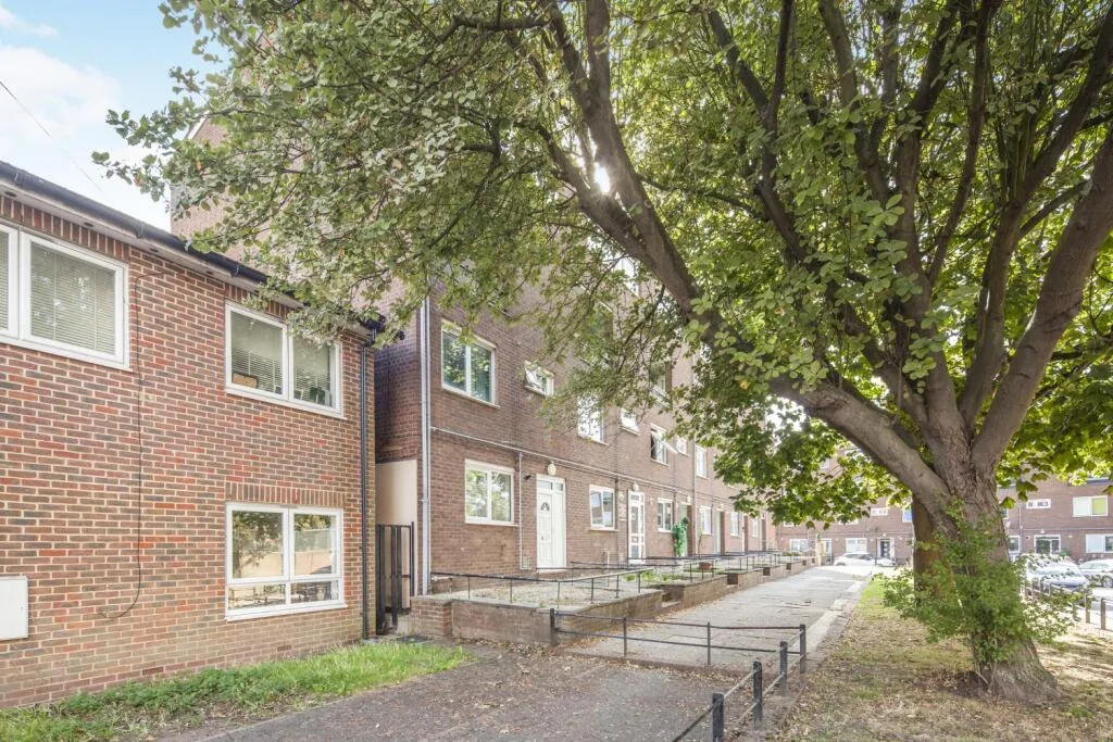 3 bedroom maisonette for rent