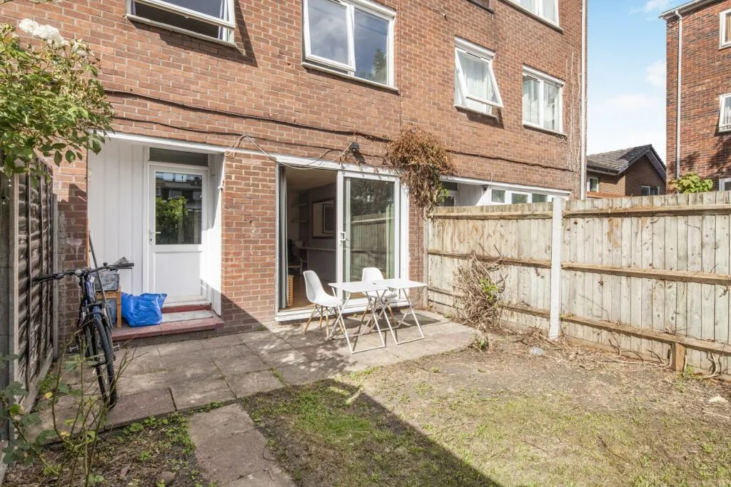3 bedroom maisonette for rent