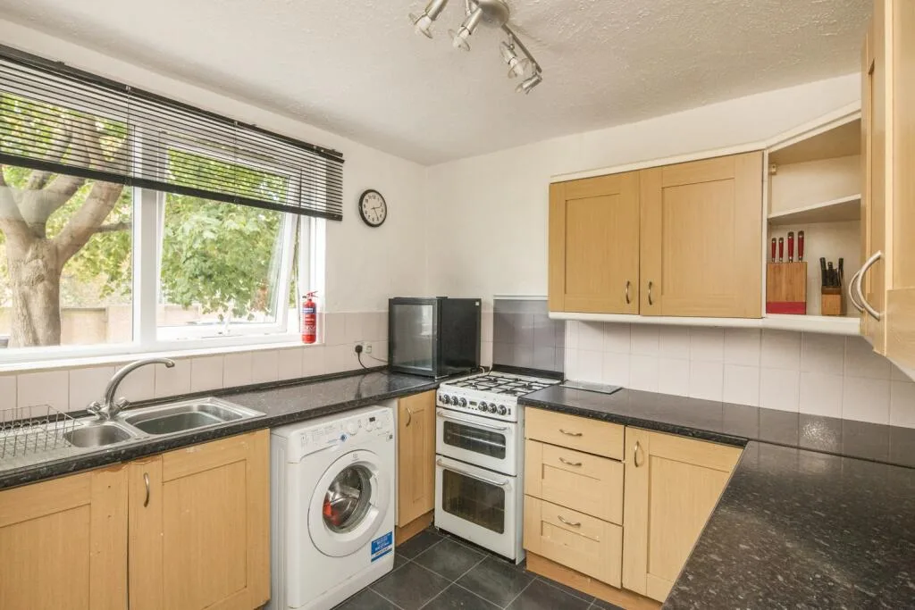 3 bedroom maisonette for rent