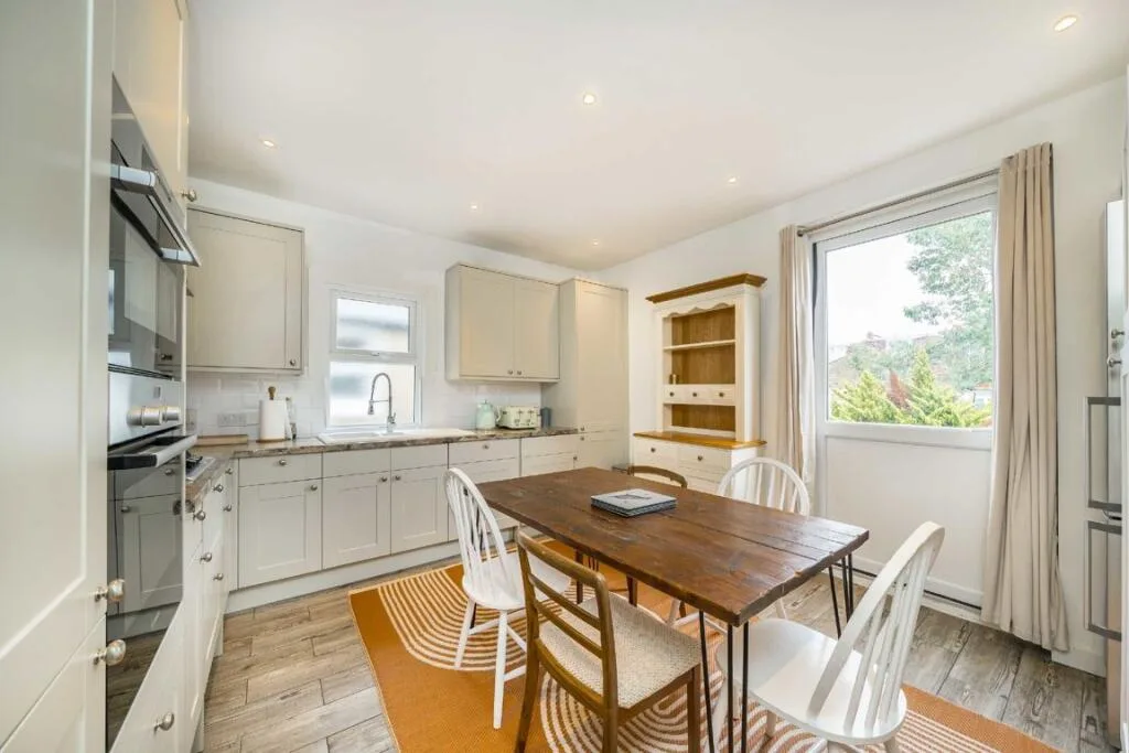 3 bedroom flat for rent