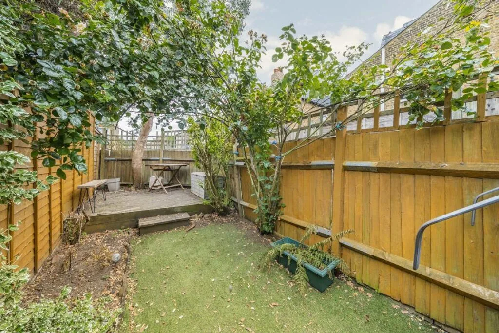 3 bedroom flat for rent