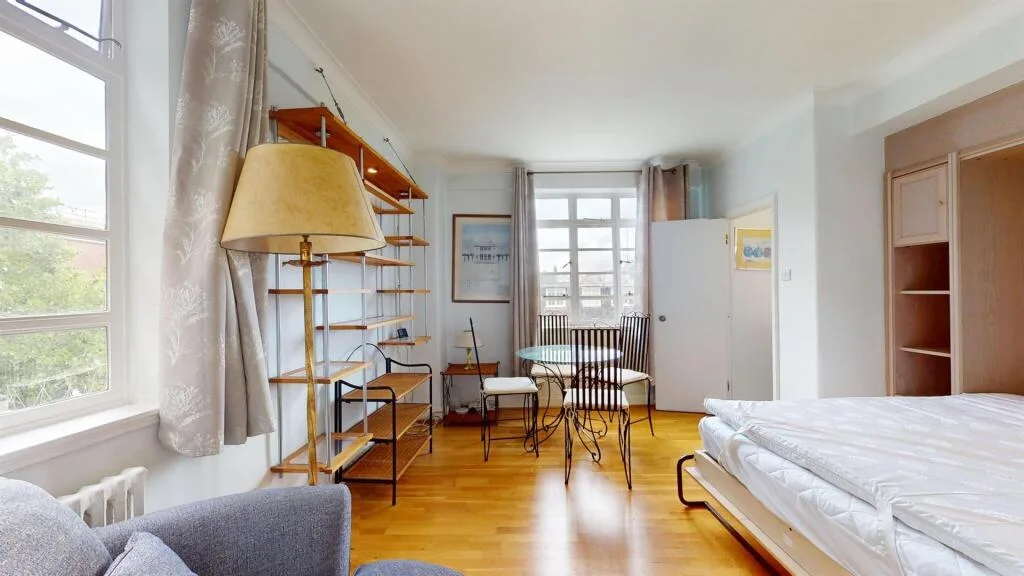 Studio flat for rent