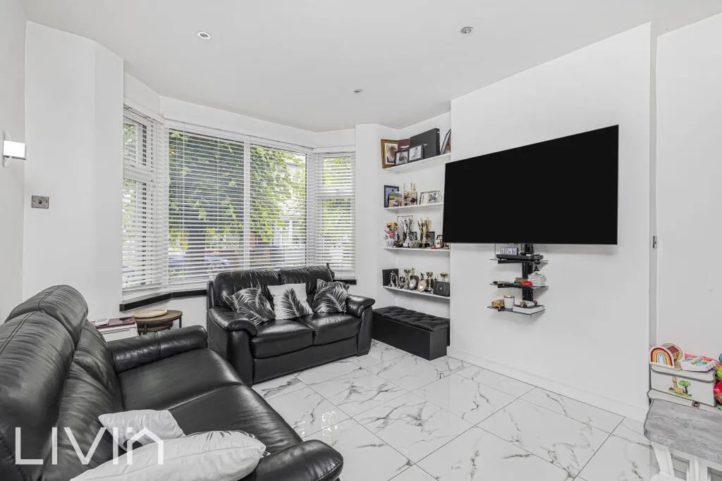 3 bedroom end of terrace house for rent