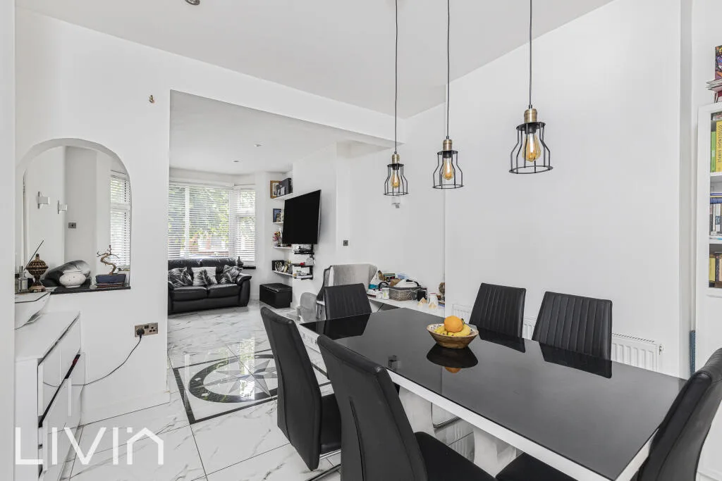 3 bedroom end of terrace house for rent