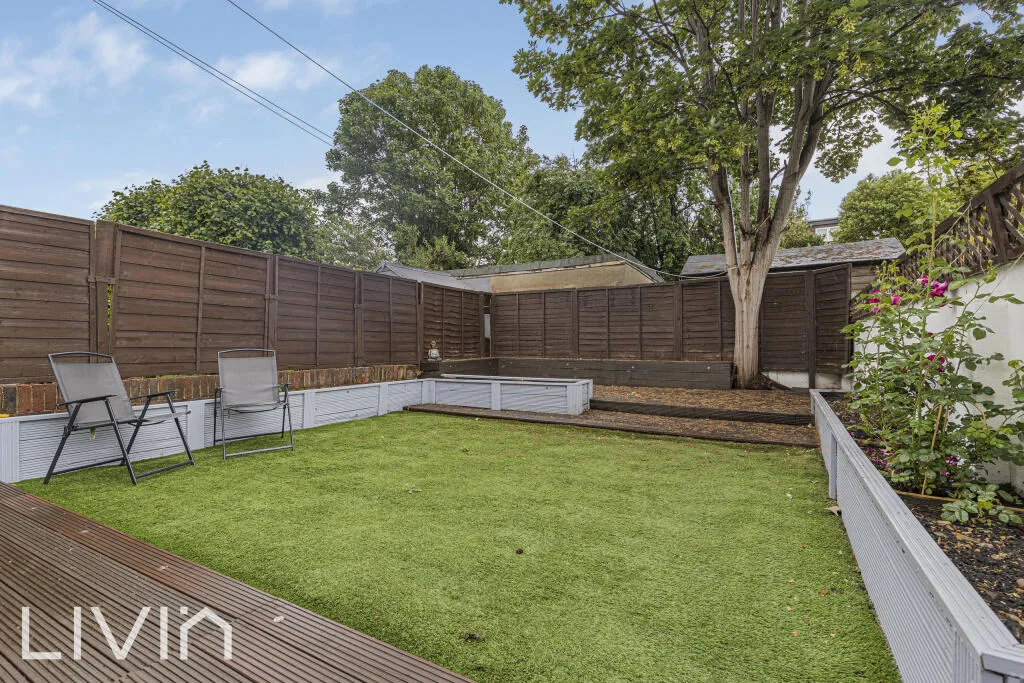 3 bedroom end of terrace house for rent