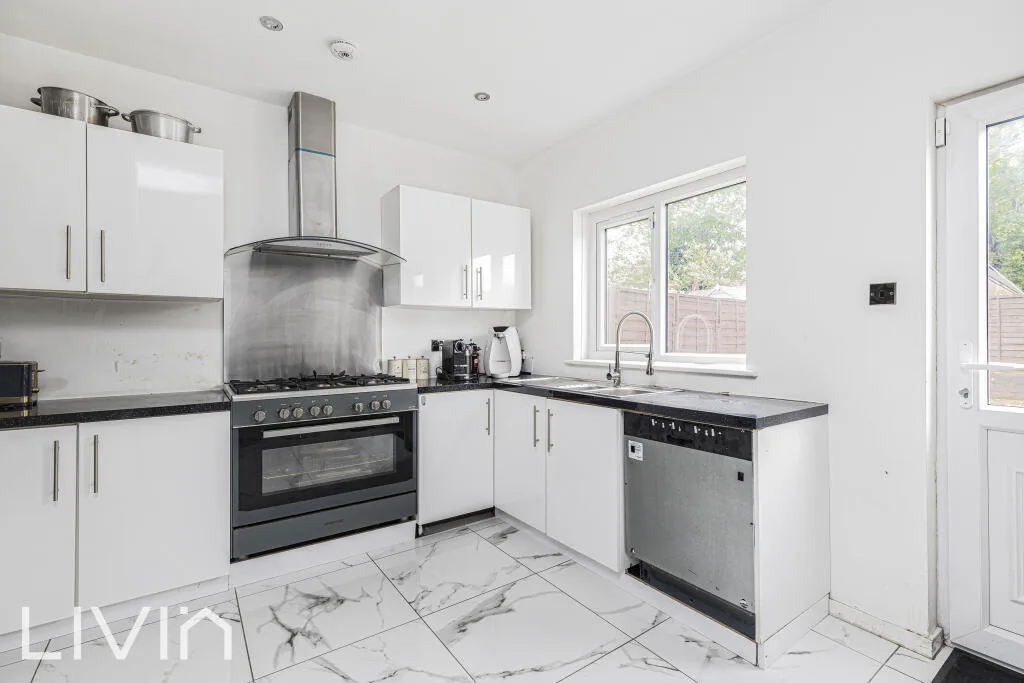 3 bedroom end of terrace house for rent