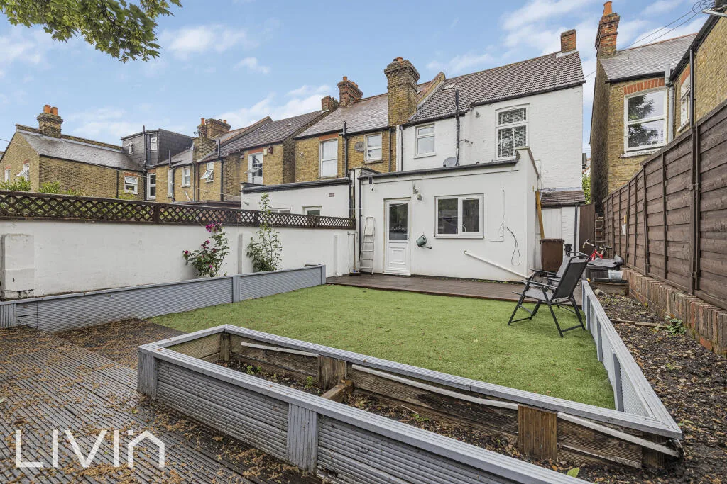 3 bedroom end of terrace house for rent