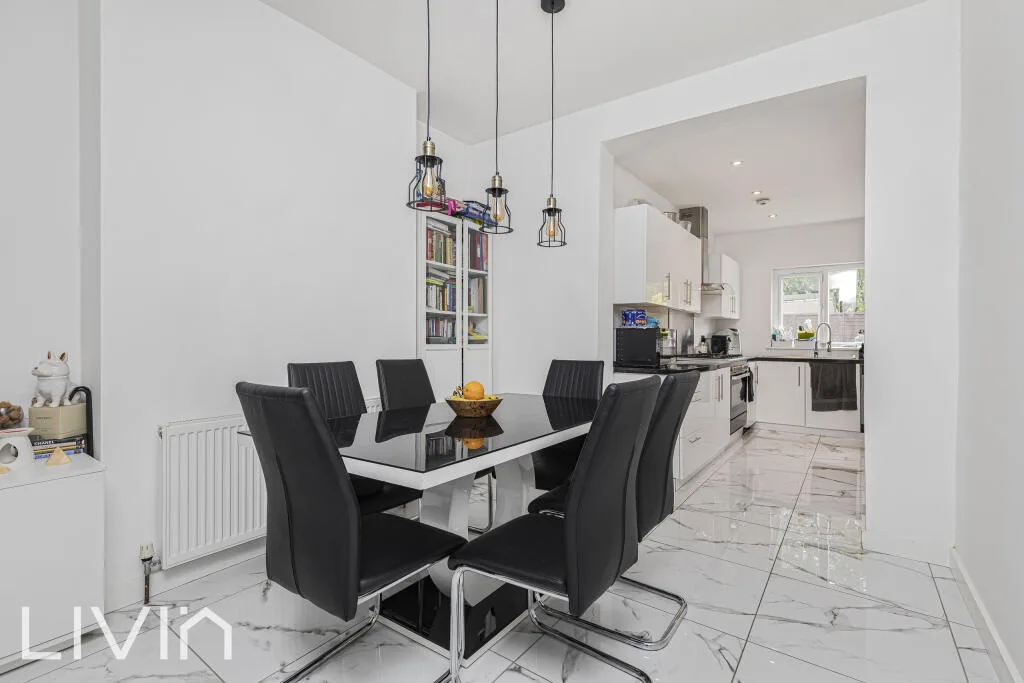 3 bedroom end of terrace house for rent