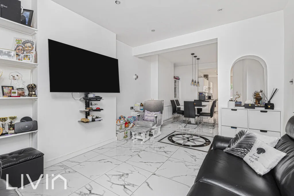 3 bedroom end of terrace house for rent