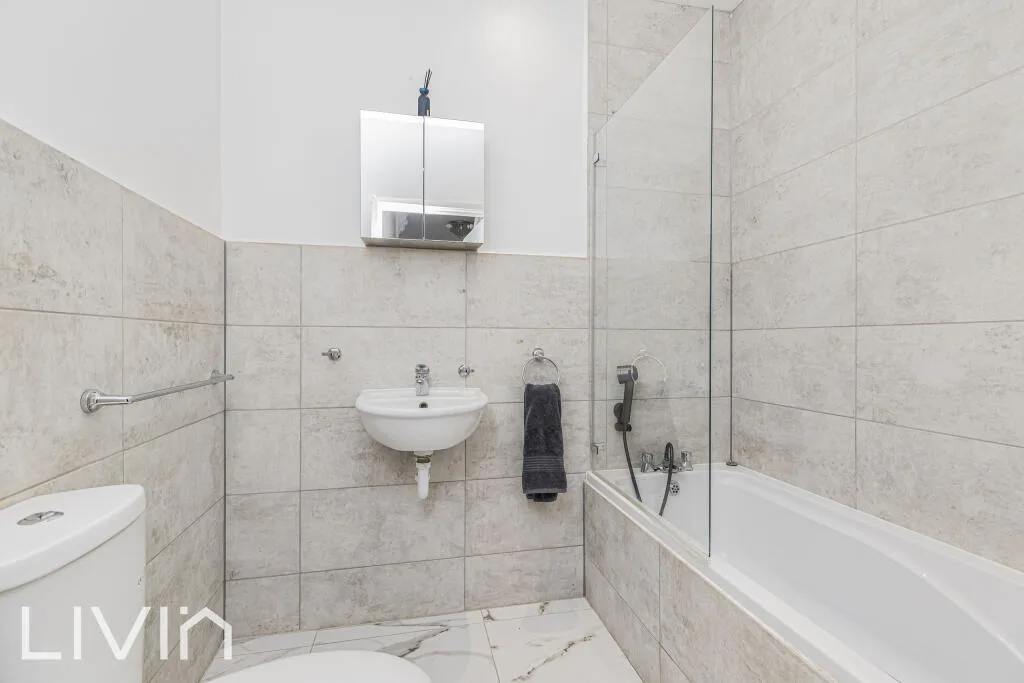 3 bedroom end of terrace house for rent