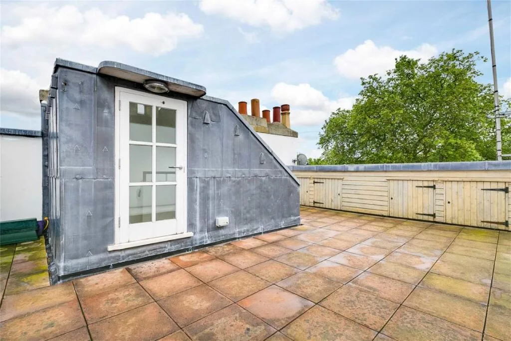 3 bedroom maisonette for rent