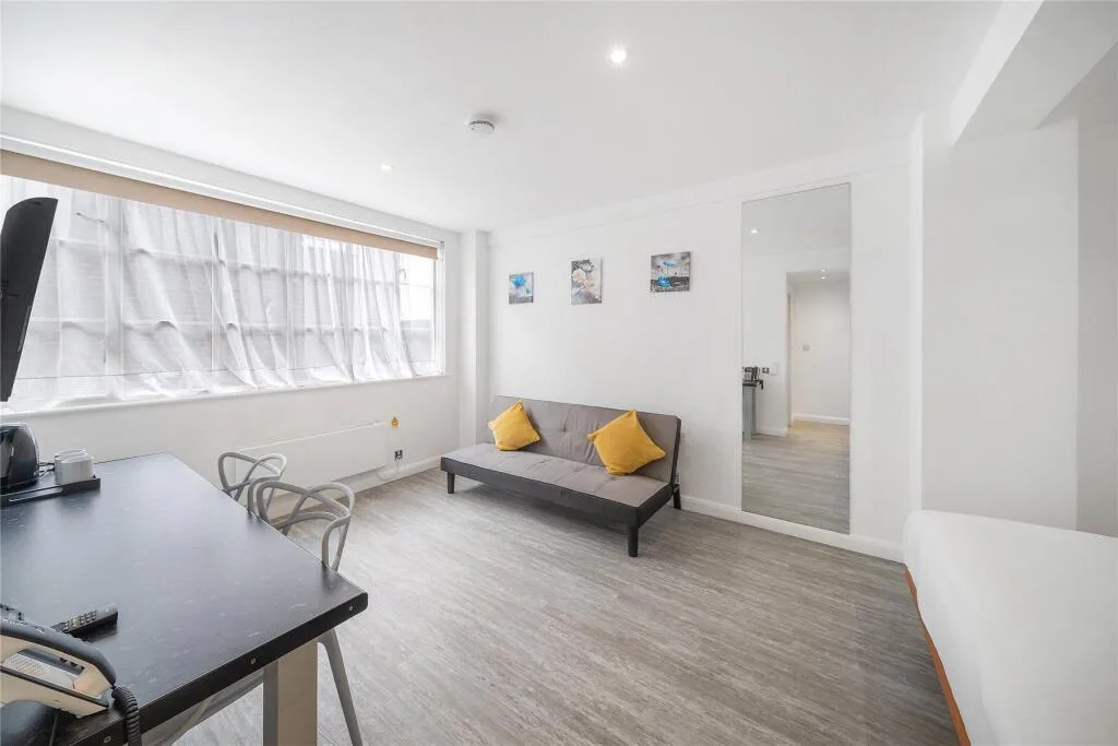 Studio flat for rent